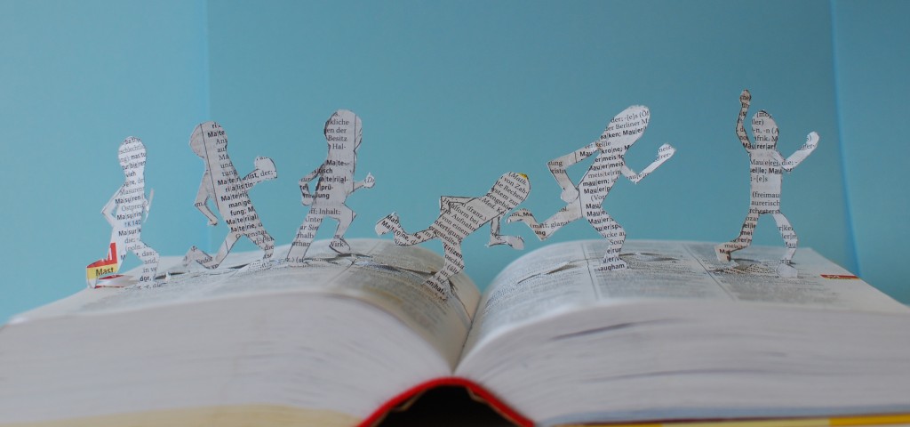 Foto: Atemlos von A bis Z – Marathonläufer hetzen durch den Duden.